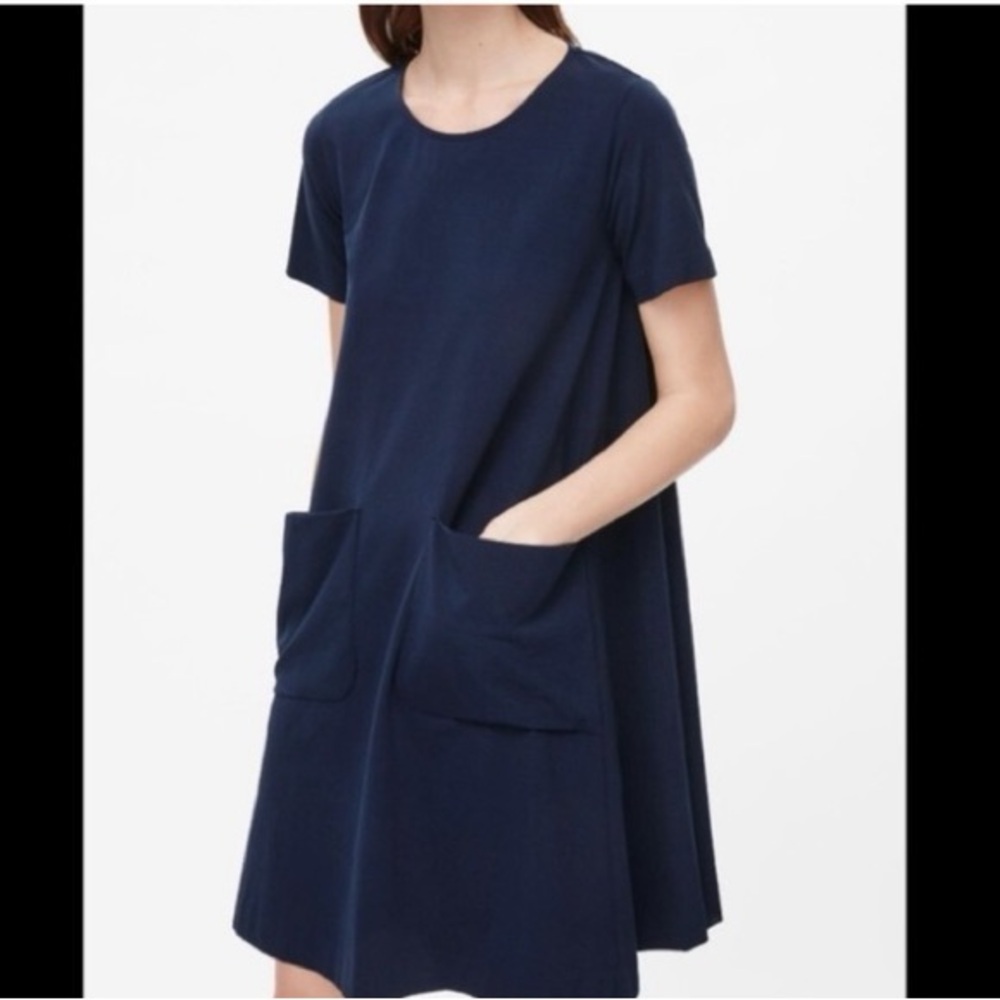 COS / M / Navy A Line Dress / Front Pockets / Flowy / Relaxed Fit / Spring